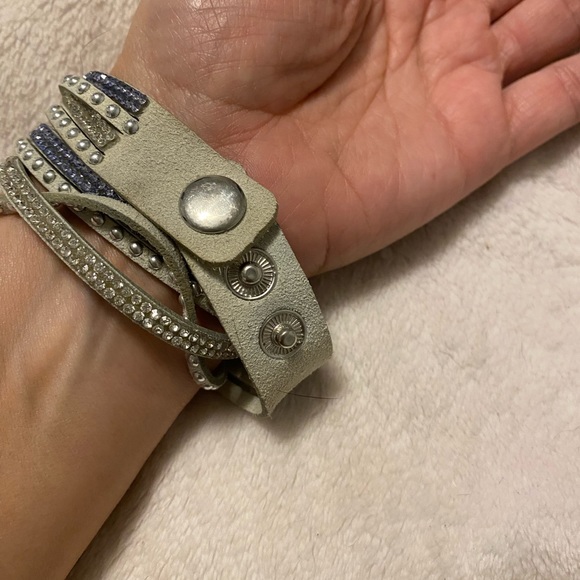 Grey wrap bracelet 3 adjustments - Picture 3 of 3